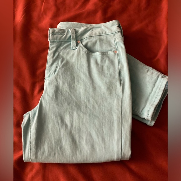 Women’s Sz 8 stretch capri pants - Picture 5 of 5